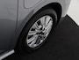 Volkswagen Multivan 1.4 eHybrid L2 Life 6 versnellingen DSG | Verwarmbare voorstoelen, gescheiden regelbaar | Uitwijk- en afsla-assistent | Lichtmetalen velgen 17" (6,5J X 17) "Dundrod"(zilver) | Top pakket |