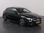 Mercedes-Benz A-klasse 180 Business Solution AMG | Night | Panoramadak | Sfeerverlichting | Achteruitrijcamera | Stoelverwarming |