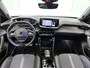 Peugeot e-2008 SUV EV GT 54 kWh 156pk | Accu SOH 97,6% | 406km WLTP Actieradius | Navigatie | Camera v+a | Climate Control | Full Led koplampen | Parkeersensoren v+a | Keyless | Adaptieve Cruise Control | Dodehoeksensor | DAB+ radio | Half lederen sportstoelen | Draadloze Apple Carplay / Android Auto | Donker getint glas | 17" lichtmetalen velgen |