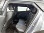 Peugeot e-2008 SUV EV GT 54 kWh 156pk | Accu SOH 97,6% | 406km WLTP Actieradius | Navigatie | Camera v+a | Climate Control | Full Led koplampen | Parkeersensoren v+a | Keyless | Adaptieve Cruise Control | Dodehoeksensor | DAB+ radio | Half lederen sportstoelen | Draadloze Apple Carplay / Android Auto | Donker getint glas | 17" lichtmetalen velgen |