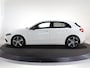 Mercedes-Benz A-klasse 180 Star Edition Luxury Line | Trekhaak | Dodehoekassistent | 18" lichtmetalen velgen