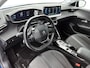 Peugeot e-208 EV Allure Pack 50 kWh 136pk | Navigatie | Achteruitrijcamera | 3D Cockpit | Climate Control | Cruise Control | Parkeersensoren | Stof/kunstleder | Keyless start | Apple Carplay / Android Auto | DAB+ radio | Led koplampen | Donker getint glas | 16" lichtmetalen velgen |