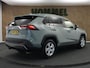 Toyota RAV4 2.5 Hybrid Dynamic - CLIMATE CONTROL - LEDEREN BEKLEDING - ELEKTRISCHE VERSTELLING BESTUURDERSSTOEL - PARKEERSENSOREN VOOR/ ACHTER - 4 SEIZOENEN BANDEN - ELEKTRISCHE ACHTERKLEP - CAMERA - STOELVERWARMING - STUURVERWARMING - VOORRUITVERWARMING- APPLE CARPLAY/ ANDROID AUTO -