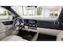 Mercedes-Benz B-klasse 250 e Luxury Line | Beige bekleding | Panoramadak | Trekhaak | Verwarmd stuur | Elektrische achterklep |