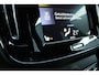 Volvo XC40 2.0 T4 R-Design | Kunstlederen/Alcantara Bekleding | Lichtmetalen Velgen 20" | R-Design Exterieur | Keyless Entry/Start | Cruise Control Adaptief | Dodehoekdetectie Met Correctie | LED Koplampen | 4-Spaaks Geperforeerd Lederen Sportstuurwiel