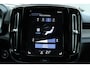 Volvo XC40 2.0 T4 R-Design | Kunstlederen/Alcantara Bekleding | Lichtmetalen Velgen 20" | R-Design Exterieur | Keyless Entry/Start | Cruise Control Adaptief | Dodehoekdetectie Met Correctie | LED Koplampen | 4-Spaaks Geperforeerd Lederen Sportstuurwiel