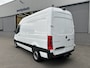 Mercedes-Benz Sprinter 317 CDI L2 H2 2800KG Trekhaak / MBUX / Camera / Navigatie / Stand kachel / Airco / 270 Graden achterdeuren