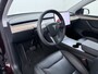 Tesla Model Y Long Range AWD 75kWh SOH 95% Warmtepomp Matrix-Led Leder Navi Ecc Premium Audio Stoel+Stuurverwarming Autopilot Adaptieve Cruise Memory Intel Atom® Processor Achterbank verwarmd 4WD Elek.Stoelen+Achterklep Zeer complete Model Y in de speciale kleur Midnight Cherry Red.