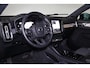 Volvo XC40 B4 Plus Dark - IntelliSafe Assist & Surround - Parkeercamera achter - Harman/Kardon audio - Verwarmde voorstoelen & stuur - Parkeersensoren voor & achter - Elektr. bedienb. voorstoelen met geheugen links - Draadloze tel. lader - Elektr. inklapbare trekhaak - 19' LMV