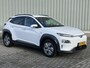 Hyundai Kona Electric EV Premium 64 kWh / NL Auto / 3 Fase AC-Lader / Lederen Bekleding / Dealer Onderhouden / Stoel- en Stuurverwarming / Stoelventilatie / Elektrisch Verstelbare Stoel / Navigatie / Camera /