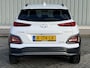 Hyundai Kona Electric EV Premium 64 kWh / NL Auto / 3 Fase AC-Lader / Lederen Bekleding / Dealer Onderhouden / Stoel- en Stuurverwarming / Stoelventilatie / Elektrisch Verstelbare Stoel / Navigatie / Camera /