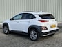 Hyundai Kona Electric EV Premium 64 kWh / NL Auto / 3 Fase AC-Lader / Lederen Bekleding / Dealer Onderhouden / Stoel- en Stuurverwarming / Stoelventilatie / Elektrisch Verstelbare Stoel / Navigatie / Camera /