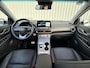 Hyundai Kona Electric EV Premium 64 kWh / NL Auto / 3 Fase AC-Lader / Lederen Bekleding / Dealer Onderhouden / Stoel- en Stuurverwarming / Stoelventilatie / Elektrisch Verstelbare Stoel / Navigatie / Camera /