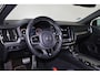 Volvo V60 T4 R-Design - Panorama/schuifdak - IntelliSafe Assist & Surround - Parkeercamera achter - Verwarmde voorstoelen, stuur & achterbank - Parkeersensoren voor & achter - Elektr. bedienb. bestuurdersstoel met geheugen - Standkachel - Elektr. inklapbare trekhaak - 19' LMV