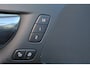 Volvo V60 T4 R-Design - Panorama/schuifdak - IntelliSafe Assist & Surround - Parkeercamera achter - Verwarmde voorstoelen, stuur & achterbank - Parkeersensoren voor & achter - Elektr. bedienb. bestuurdersstoel met geheugen - Standkachel - Elektr. inklapbare trekhaak - 19' LMV