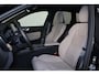 Volvo XC60 T6 Recharge AWD Plus Dark - Panorama/schuifdak - IntelliSafe Assist & Surround - Harman/Kardon audio - Parkeercamera achter - Verwarmde voorstoelen, stuur & achterbank - Parkeersensoren voor & achter - Elektr. bedienb. voorstoelen met geheugen - Draadloze tel. lader - Extra getint glas - 19' LMV
