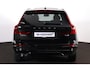 Volvo XC60 T6 Recharge AWD Plus Dark - Panorama/schuifdak - IntelliSafe Assist & Surround - Harman/Kardon audio - Parkeercamera achter - Verwarmde voorstoelen, stuur & achterbank - Parkeersensoren voor & achter - Elektr. bedienb. voorstoelen met geheugen - Draadloze tel. lader - Extra getint glas - 19' LMV
