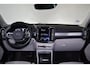 Volvo XC40 T5 Recharge Inscription - Panorama/schuifdak - Harman/Kardon audio - Parkeercamera achter - Verwarmde voorstoelen - Parkeersensoren voor & achter - Elektr. bedienb. voorstoelen met geheugen links - Draadloze tel. lader - Cruise control - Extra getint glas - Elektr. inklapbare trekhaak - 18' LMV