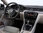 Volkswagen Passat Variant 1.4 TSI ACT Highline 125 pk DSG | LED Plus | Stoelverwarming V+A | Keyless | Trekhaak | Side Assist | Adaptieve Cruise control | Camera | Navigatie