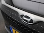 Hyundai Kona Electric EV Fashion 64 kWh | Apple Carplay/Android Auto | Cruise Control | Climate Control | Achteruitrijcamera | Head-Up Display | Stoelverwarming | Lichtmetalen Velgen |