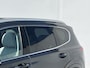 Hyundai Santa Fe 1.6 T-GDI PHEV Premium Plus Sky 7p. / Lederen interieur / Schuif-kanteldak / Trekhaak / Verwarmde stoelen + stuurwiel + gekoelde stoelen / Keyless entry / Navigatie / Camera / LMV.