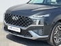 Hyundai Santa Fe 1.6 T-GDI PHEV Premium Plus Sky 7p. / Lederen interieur / Schuif-kanteldak / Trekhaak / Verwarmde stoelen + stuurwiel + gekoelde stoelen / Keyless entry / Navigatie / Camera / LMV.