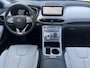 Hyundai Santa Fe 1.6 T-GDI PHEV Premium Plus Sky 7p. / Lederen interieur / Schuif-kanteldak / Trekhaak / Verwarmde stoelen + stuurwiel + gekoelde stoelen / Keyless entry / Navigatie / Camera / LMV.