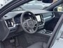 Volvo V60 B4 AUT7 197PK Essential Edition Bright **DIRECT LEVERBAAR** 20" Lichtmetalen velgen | Lederen bekleding | Climate Pack | Driver Assist Pack | Charcoal hemebekleding | Bright exterieuraccenten