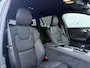 Volvo V60 B4 AUT7 197PK Essential Edition Bright **DIRECT LEVERBAAR** 20" Lichtmetalen velgen | Lederen bekleding | Climate Pack | Driver Assist Pack | Charcoal hemebekleding | Bright exterieuraccenten