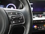Kia Niro EV e-Niro ExecutiveLine 64 kWh | Apple Carplay / Android Auto | Stoelverwarming/Koeling | Lederen Bekleding | Camera | Privacy Glass |