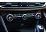 Alfa Romeo Giulia 2.0 T 320PK Veloce Aut.*NL-Auto*Perfect Onderh.*Black Pack/Sportstoelen Leder/Stoelverw./Stuurverw./Apple Carplay-Android/LED/Camera/Memorie/Keyless Entry+Go/Dodehoek/Rijstrook/Parkeersens.V+A/19 inch LM*