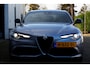 Alfa Romeo Giulia 2.0 T 320PK Veloce Aut.*NL-Auto*Perfect Onderh.*Black Pack/Sportstoelen Leder/Stoelverw./Stuurverw./Apple Carplay-Android/LED/Camera/Memorie/Keyless Entry+Go/Dodehoek/Rijstrook/Parkeersens.V+A/19 inch LM*