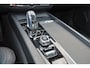 Volvo XC60 T8 Recharge AWD Momentum - Panorama/schuifdak - IntelliSafe Assist & Surround - Parkeercamera achter - Verwarmde voorstoelen - Parkeersensoren voor & achter - Volvo On Call - Elektr. inklapbare trekhaak - 19' LMV