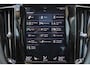 Volvo XC60 T8 Recharge AWD Momentum - Panorama/schuifdak - IntelliSafe Assist & Surround - Parkeercamera achter - Verwarmde voorstoelen - Parkeersensoren voor & achter - Volvo On Call - Elektr. inklapbare trekhaak - 19' LMV