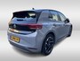Volkswagen ID.3 Life 58 kWh 204pk Navigatie / 18"LM velgen / Zwart dak / App-connect / Parkeersensoren / Keyless-Go State of health is 89%