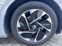 Volkswagen ID.3 Life 58 kWh 204pk Navigatie / 18"LM velgen / Zwart dak / App-connect / Parkeersensoren / Keyless-Go State of health is 89%