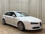 Alfa Romeo 159 Sportwagon 1.7 T TI *Schuifdak* CarPlay, Leder+Stoelverw., BOSE, Xenon, 19" TI, 200PK