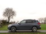 BMW X1 xDrive25i M-Sport | H+K | HUD | Pano | Trkhk | NAV-Pro | 19inch | Full Options!