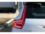 Volvo XC40 Recharge P8 AWD R-Design Lichtmetalen Velgen 19" |Kunstlederen/Alcantara Bekleding | R-Design Exterieur |Google Navigatiesysteem Full Map + Hard Disk | LED koplampen | Electronic Climate Controle | Verwarmende Voorstoelen + Stuurwiel |