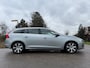 Volvo V60 2.4 D6 AWD Plug-In Hybrid Summum Automaat | Schuif-/Kanteldak | Leder | Navi | 17" Velen | Stoelverwarming | PDC | LED |