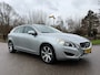 Volvo V60 2.4 D6 AWD Plug-In Hybrid Summum Automaat | Schuif-/Kanteldak | Leder | Navi | 17" Velen | Stoelverwarming | PDC | LED |