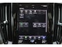 Volvo V60 T5 Momentum - IntelliSafe Assist & Surround - Parkeersensoren voor & achter - Apple Carplay & Android Auto - High Performance audio - 18' LMV