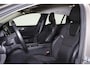 Volvo V60 T5 Momentum - IntelliSafe Assist & Surround - Parkeersensoren voor & achter - Apple Carplay & Android Auto - High Performance audio - 18' LMV