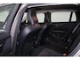 Volvo V60 T5 Momentum - IntelliSafe Assist & Surround - Parkeersensoren voor & achter - Apple Carplay & Android Auto - High Performance audio - 18' LMV