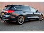 Ford Focus Wagon BWJ 2021 1.0 124 PK EcoBoost Hybrid Vignale HEAD UP DISPLAY / TREKHAAK | PANORAMADAK | XENON | STOELVERW. | LEDER | STUURVERW. | ADAPTIVE CRUISE | ELEKTRISCHE ACHTERKLEP | CAMERA | CARPAY + ANDROID | LMV | PDC