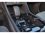 Volvo XC40 B4 Plus Dark - IntelliSafe Assist & Surround - Harman/Kardon audio - Verwarmde voorstoelen & stuur - Parkeersensoren voor & achter - Elektr. bedienb. voorstoelen met geheugen links - Draadloze tel. lader - Elektr. inklapbare trekhaak - 19' LMV