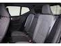 Volvo XC40 B4 Plus Dark - IntelliSafe Assist & Surround - Harman/Kardon audio - Verwarmde voorstoelen & stuur - Parkeersensoren voor & achter - Elektr. bedienb. voorstoelen met geheugen links - Draadloze tel. lader - Elektr. inklapbare trekhaak - 19' LMV