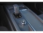 Volvo V60 B3 Momentum Advantage - IntelliSafe Assist - Parkeercamera achter - Parkeersensoren voor & achter - Draadloze tel. lader - High Performance audio - 17' LMV