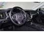 Volvo V60 B3 Momentum Advantage - IntelliSafe Assist - Parkeercamera achter - Parkeersensoren voor & achter - Draadloze tel. lader - High Performance audio - 17' LMV