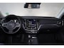 Volvo V60 B3 Momentum Advantage - IntelliSafe Assist - Parkeercamera achter - Parkeersensoren voor & achter - Draadloze tel. lader - High Performance audio - 17' LMV